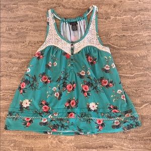 Rue 21 floral tank top💚